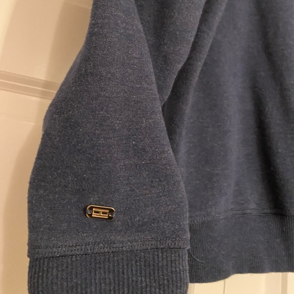 SOLD!! Hilfiger Crewneck - Picture 3 of 5